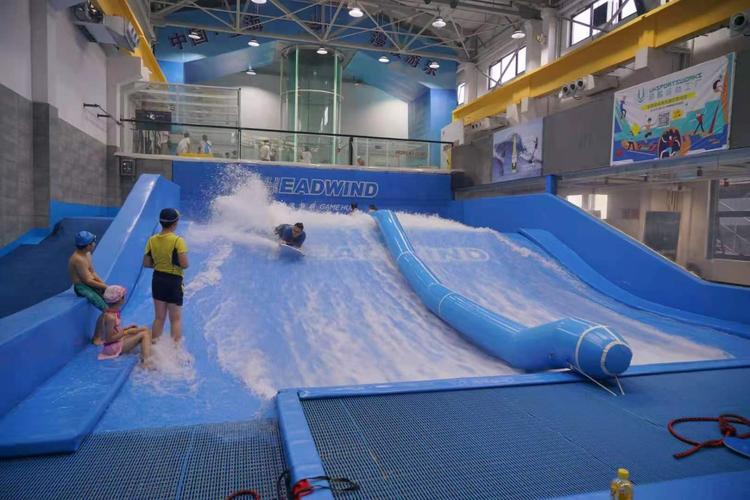 室內(nèi)水上沖浪模擬器滑板沖浪池固定式移動(dòng)水上樂園設(shè)備造浪池廠